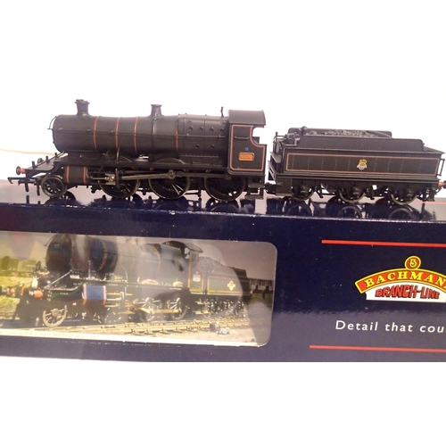 2016 - OO scale Bachmann 31-828, class 4-3XX Black, 5370, Early Crest, detail fitted, very good to excellen... 