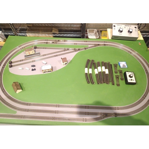 2025 - N gauge layout 220 x 70 cm, double oval with crossover and x4 sidings, Morley Vesta twin controller,... 