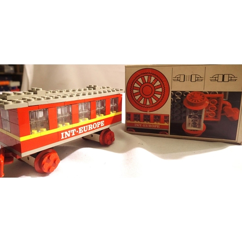 2181 - Selection of early Lego pieces including two boxed sets: 123 INT-Europe railway coach, 125 - Railway... 