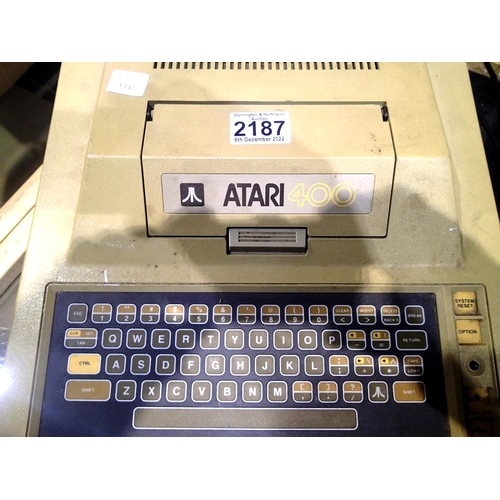 2187 - Atari 400 console and games. P&P Group 2 (£18+VAT for the first lot and £3+VAT for subsequent lots)