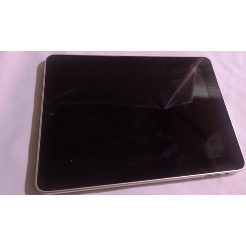 2190 - Apple ipad model A1219, 16GB, no charger or leads, switches on. P&P Group 2 (£18+VAT for the first l... 