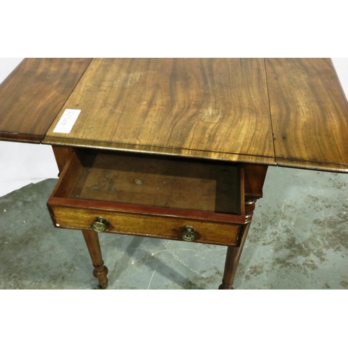 3025 - A 19th century walnut Pembroke table, with drop leaves and single drawer, 89 x 69 x 73 cm H, (open).... 