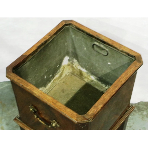 3031 - An early 20th century mahogany cooler raised on four supports with brass castors with lead liner, 29... 