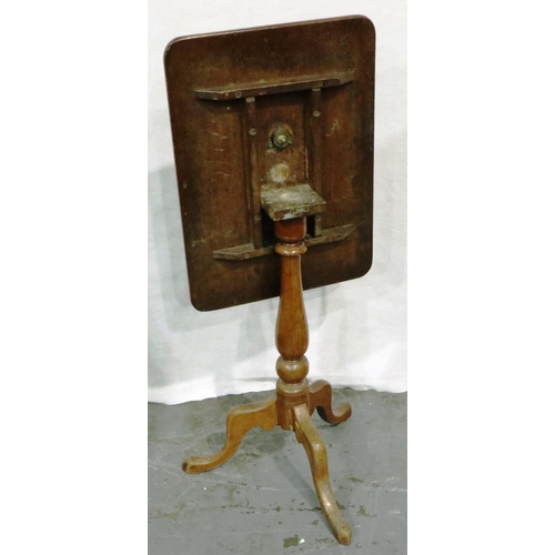 3047 - A 19th century tripod lamp table with tilting mechanism and turned column, 55 x 40 x 69 cm H. Not av... 