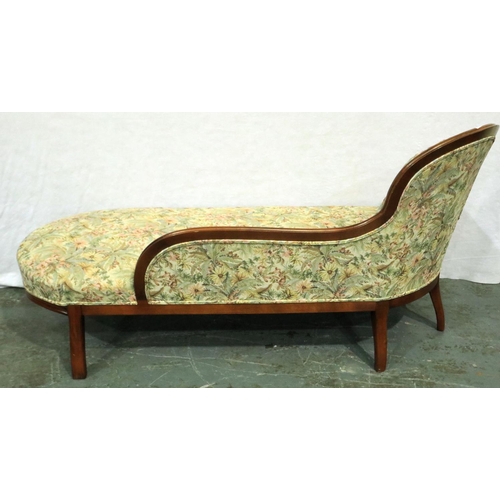 3055 - A 20th century pine framed chaise lounge, upholstered with buttoned upholstery, L: 160 cm. Not avail... 