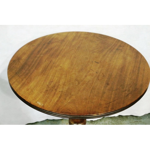 3076 - A George III walnut tripod lamp table, D: 59 cm, H: 73 cm. Not available for in-house P&P