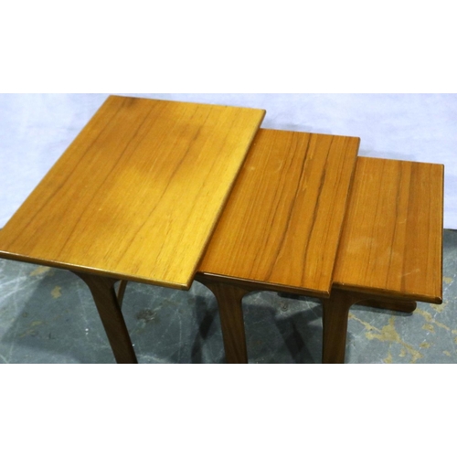 3105 - Nest of three teak tables, largest 40 x 50 x 50 cm H. Not available for in-house P&P