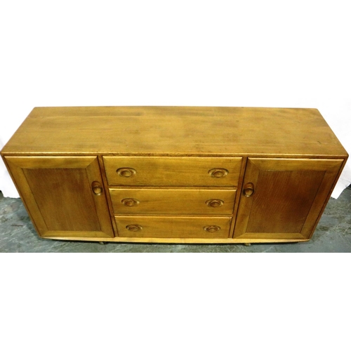 3118 - An Ercol elm sideboard of two cupboards and three drawers, 156 x 44 x 68 cm H, good order with minor... 