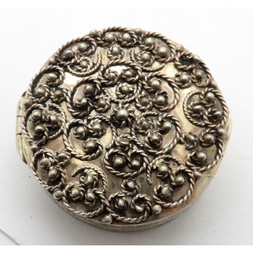 102 - Ornate 800 silver pill box, with beaded cover, D: 30 mm, 11g. P&P Group 1 (£14+VAT for the first lot... 