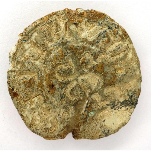 124 - Medieval lead working seal, floral design, D: 28 mm. P&P Group 0 (£5+VAT for the first lot and £1+VA... 