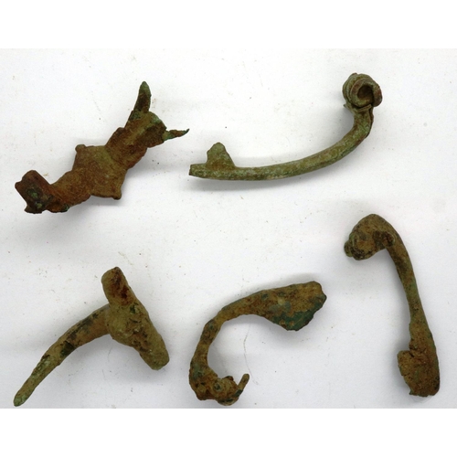 128 - Collection of Roman clasps/ fibulae with enamel one one, L: 40 mm. P&P Group 0 (£5+VAT for the first... 