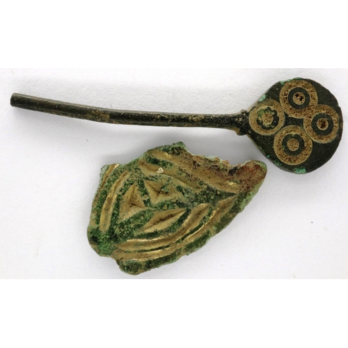 130 - Ornate dress pin Anglo Saxon with bronze gilt leaf brooch, pin length L: 40 mm. P&P Group 0 (£5+VAT ... 