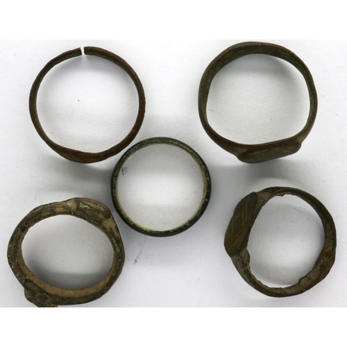 132 - Five Medieval ladies pauper wedding rings, D: 15 mm. P&P Group 0 (£5+VAT for the first lot and £1+VA... 