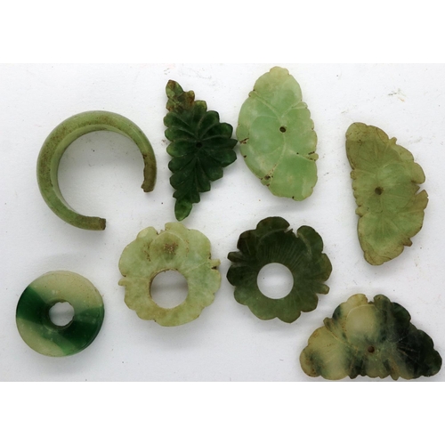 137 - Jade carvings and worked jewellery presumed Chinese origin largest D: 30 mm. P&P Group 0 (£5+VAT for... 