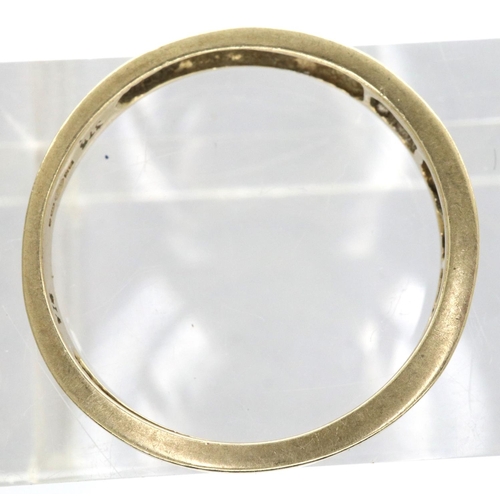 43 - 9ct gold band set with nine graduating diamonds, size N/O, 1.3g. P&P Group 1 (£14+VAT for the first ... 