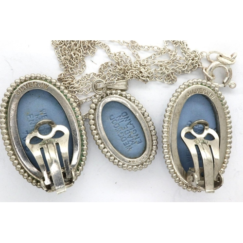 54 - Boxed Wedgwood necklace and clip on earring set, chain L: 48 cm. P&P Group 1 (£14+VAT for the first ... 