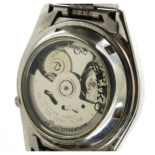 83 - Seiko 5: automatic wristwatch with day and date aperture, working at lotting. P&P Group 1 (£14+VAT f... 