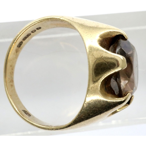 9 - 9ct gold ring set with a large smoky quartz, size H, 4.9g. P&P Group 1 (£14+VAT for the first lot an... 