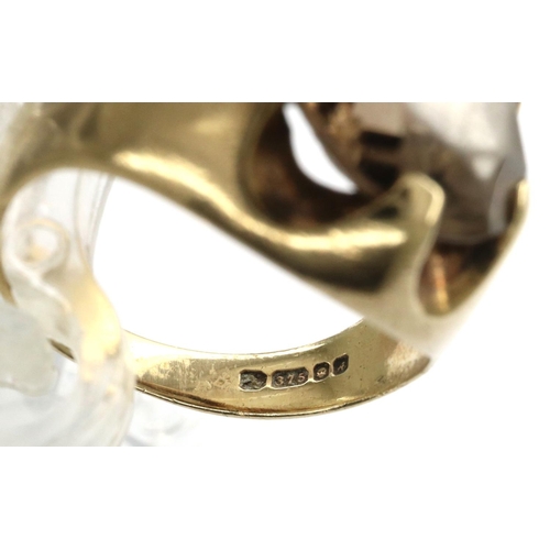 9 - 9ct gold ring set with a large smoky quartz, size H, 4.9g. P&P Group 1 (£14+VAT for the first lot an... 