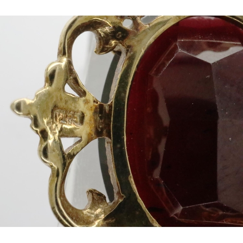 18A - Vintage 1977 9ct gold garnet pendant, fully hallmarked, H: 30 mm, 5.8g. P&P Group 1 (£14+VAT for the... 