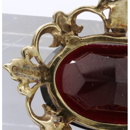 18A - Vintage 1977 9ct gold garnet pendant, fully hallmarked, H: 30 mm, 5.8g. P&P Group 1 (£14+VAT for the... 