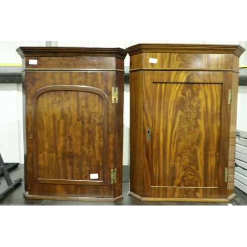 3022A - Two Georgian mahogany wall hanging corner cupboards. Not available for in-house P&P