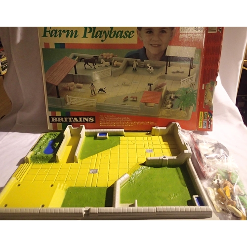2056 - Brtains 4713 farm playbase in excellent - near mint condition, accessories in bags, box has some wea... 