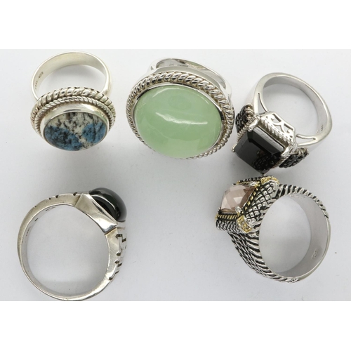 102 - Mixed 925 silver rings, sizes N-W. P&P Group 1 (£14+VAT for the first lot and £1+VAT for subsequent ... 