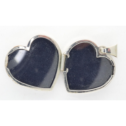 117 - New old stock 9ct white gold heart locket, fully hallmarked, H: 30 mm, 1.9g, RRP £120. P&P Group 1 (... 