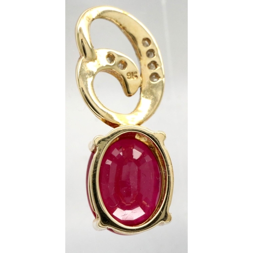 36 - 9ct gold ruby and diamond set pendant, L: 19 mm, 1.3g. P&P Group 1 (£14+VAT for the first lot and £1... 
