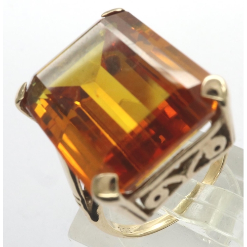 40 - 9ct gold ring set with large citrine, size K/L, 10.02g. P&P Group 1 (£14+VAT for the first lot and £... 