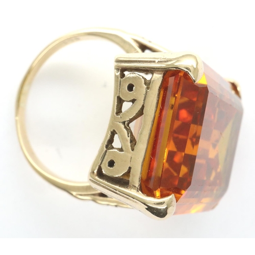 40 - 9ct gold ring set with large citrine, size K/L, 10.02g. P&P Group 1 (£14+VAT for the first lot and £... 