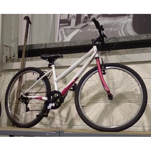 1002 - Challenge Regent ladies bike 6 speed with 14 inch frame. Not available for in-house P&P
