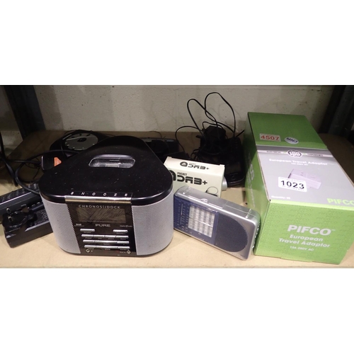 1023 - Mixed electrical items DAB radio, Roberts world radio etc, working at lotting. Not available for in-... 