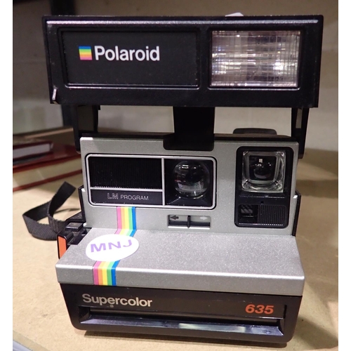 1034 - Polaroid 635 Super Colour instant camera. P&P Group 1 (£14+VAT for the first lot and £1+VAT for subs... 