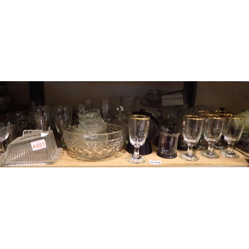 1044 - Quantity of mixed glassware. Not available for in-house P&P