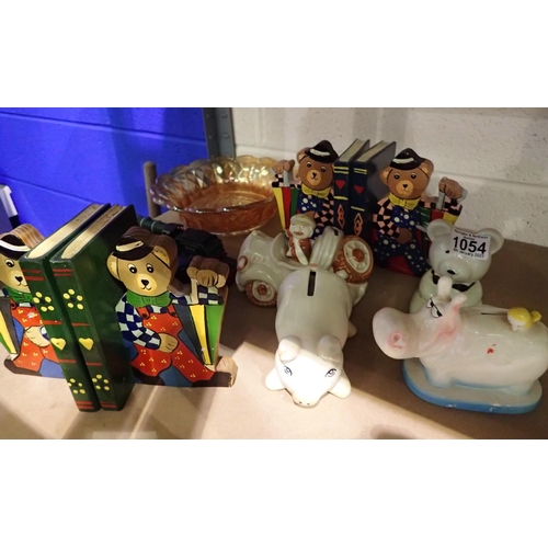 1054 - Four ceramic piggy banks, four bookends and three toy trains. Not available for in-house P&P
