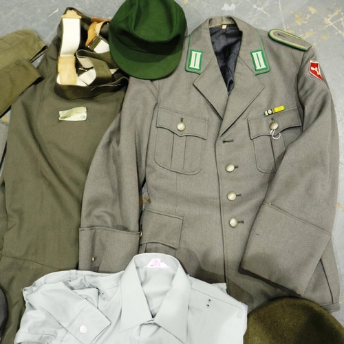 2086 - Post war German uniform components including a tunic, caps, breeches etc. P&P Group 3 (£25+VAT for t... 