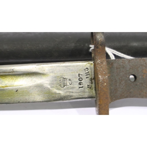 2103 - British WWII bayonet with scabbard, 1907 pattern, lacking grips. P&P Group 2 (£18+VAT for the first ... 