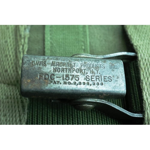 2048 - Rare Vietnam War period US Airborne troops reserve chute, complete, buckles by Davis Aircraft produc... 