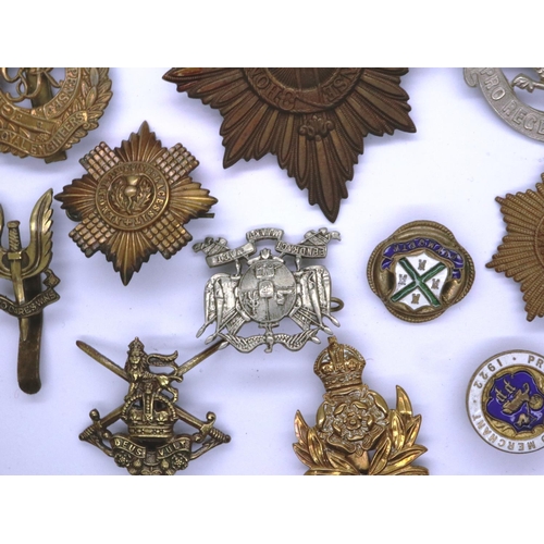 2153 - A collection of British regimental cap badges etc. P&P Group 1 (£14+VAT for the first lot and £1+VAT... 