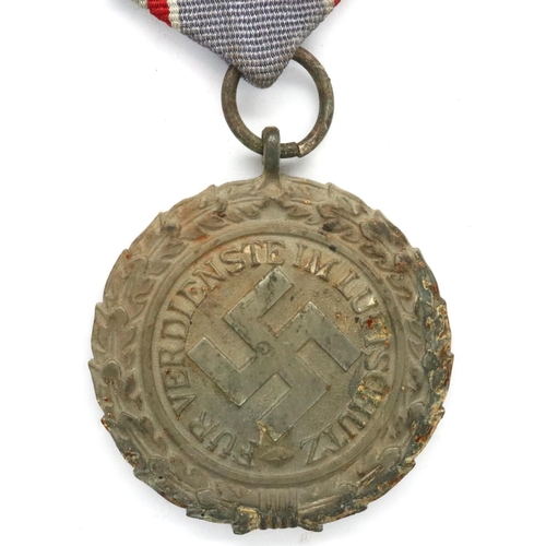 2172 - WWII German Luftshutz medal 2nd class (Air Raid Defence). P&P Group 1 (£14+VAT for the first lot and... 