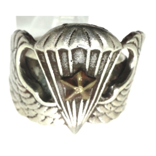 2089 - WWII American silver Paratroopers ring, size W, with Combat Star Wings, made by Morrie Luxenburg, Ne... 