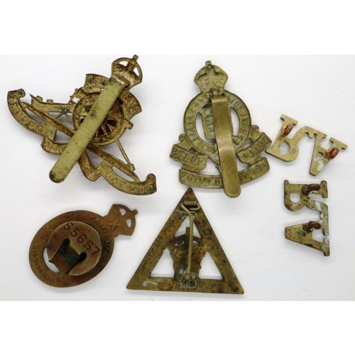 2149 - Royal Artillery WWI cap badge with a pair of shoulder flashes and two British WWI War Service badges... 