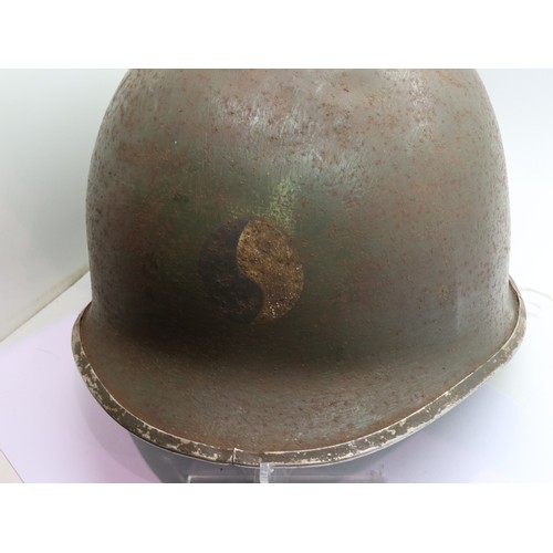 2022 - WWII US MI Fixed Bale helmet with insignia of the 29th infantry division, D: 22 cm. Vendor advises f... 