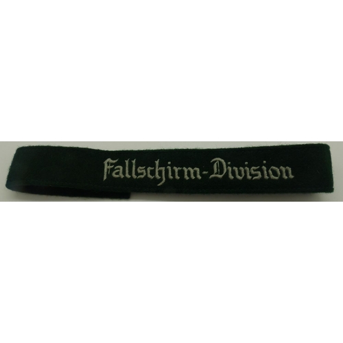 2080O - German embroidered wool cuff title: Fallschirm Division. P&P Group 1 (£14+VAT for the first lot and ... 