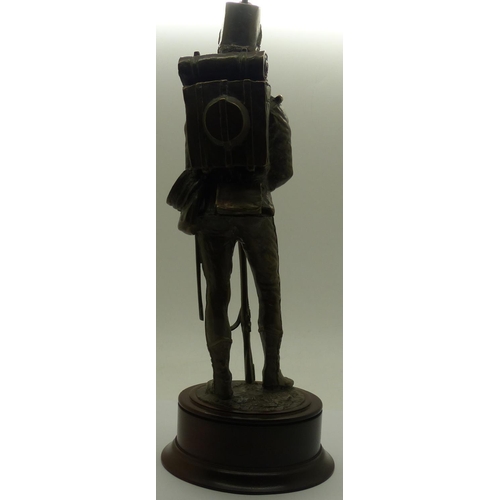 2060C - Bronzed cast metal figure of a British 19th century Rifleman, H: 25 cm. P&P Group 1 (£14+VAT for the... 