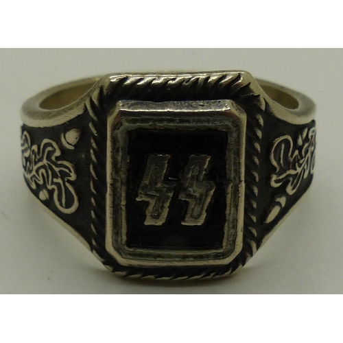 2080V - 800 silver SS signet ring, size W. P&P Group 1 (£14+VAT for the first lot and £1+VAT for subsequent ... 