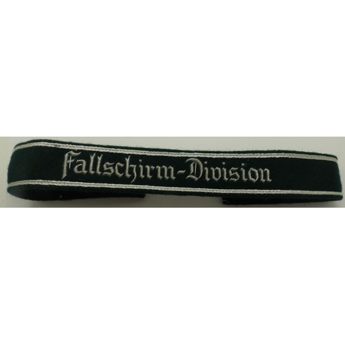 2090I - German embroidered cuff title: Fallschirm Division. P&P Group 1 (£14+VAT for the first lot and £1+VA... 