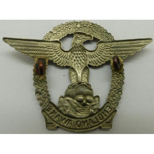 2170B - WWII anti-war pressed metal cap badge. P&P Group 1 (£14+VAT for the first lot and £1+VAT for subsequ... 